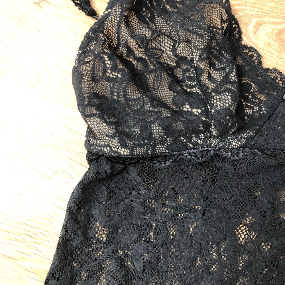 Victoria Secret - Picture 3 of 5